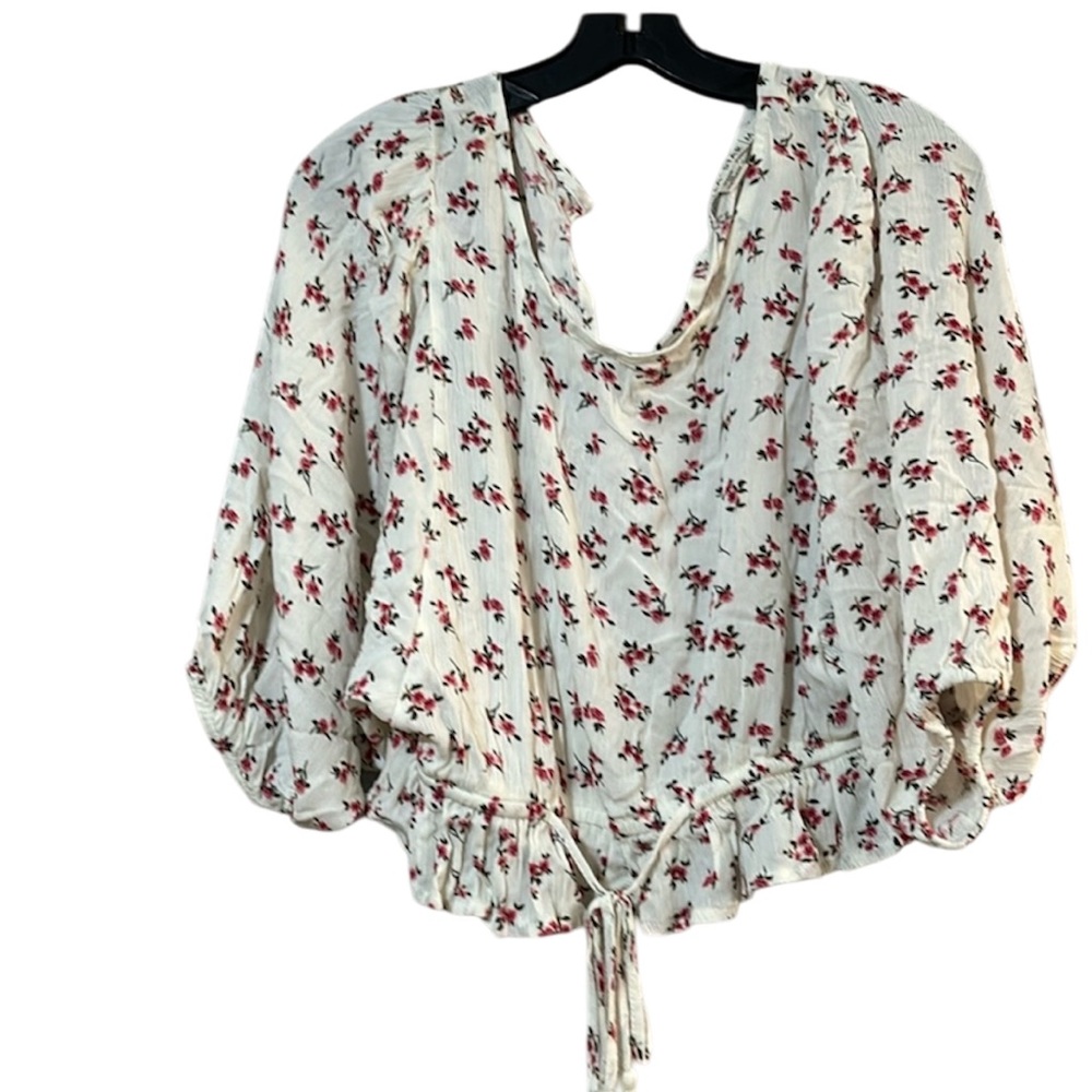 Beautiful floral batwing cropped blouse size M